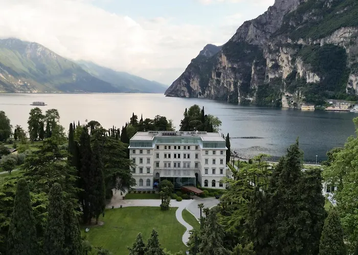 Lido Palace - The Leading s Of The WorldAlbergo